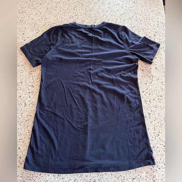 lululemon | Love Tee V-neck Short Sleeve in Midnight Navy - Size 6 - Picture 3 of 4